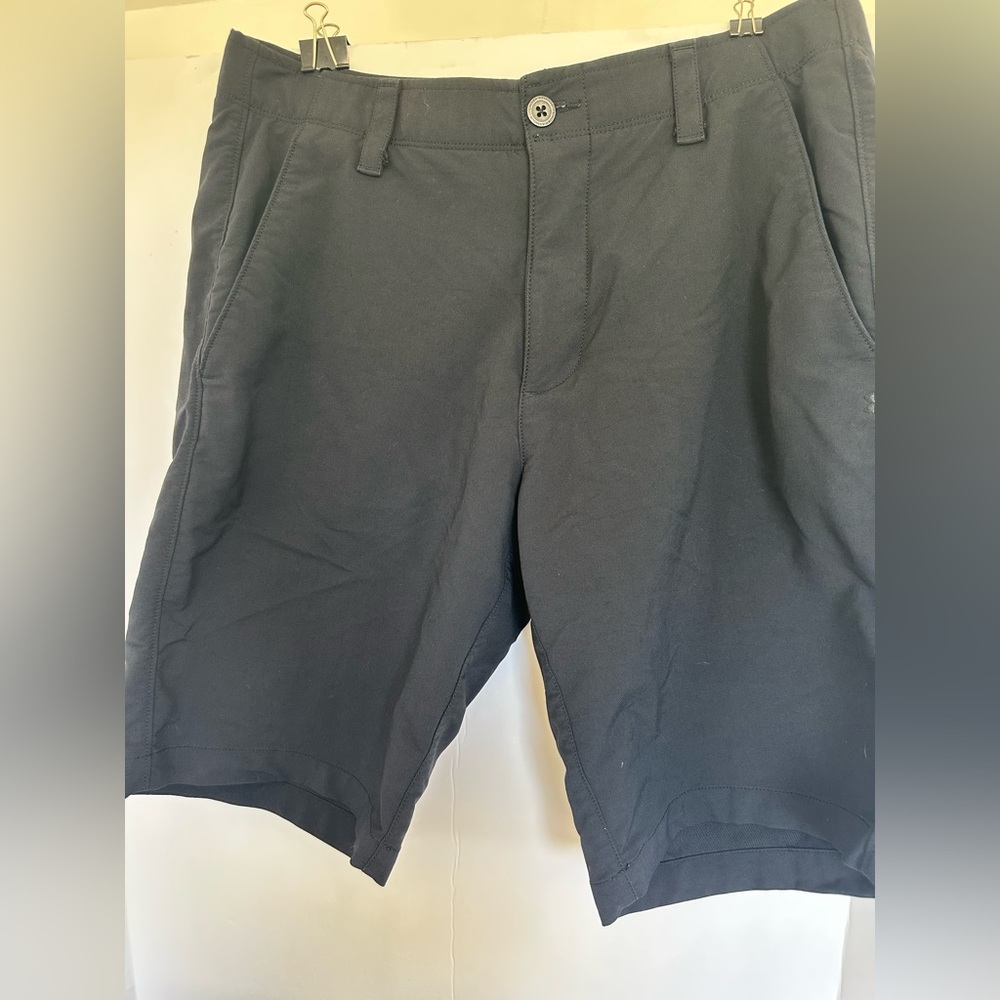 Men’s black Under Armour golf shorts size 34